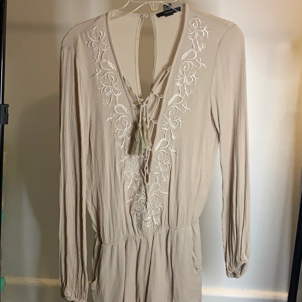Front tie, beige romper with full sleeve